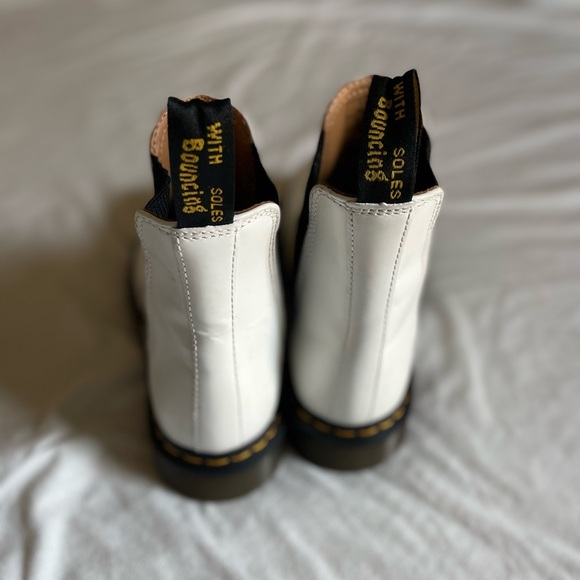 Dr. Martens women's size 9 white boots - Picture 9 of 11